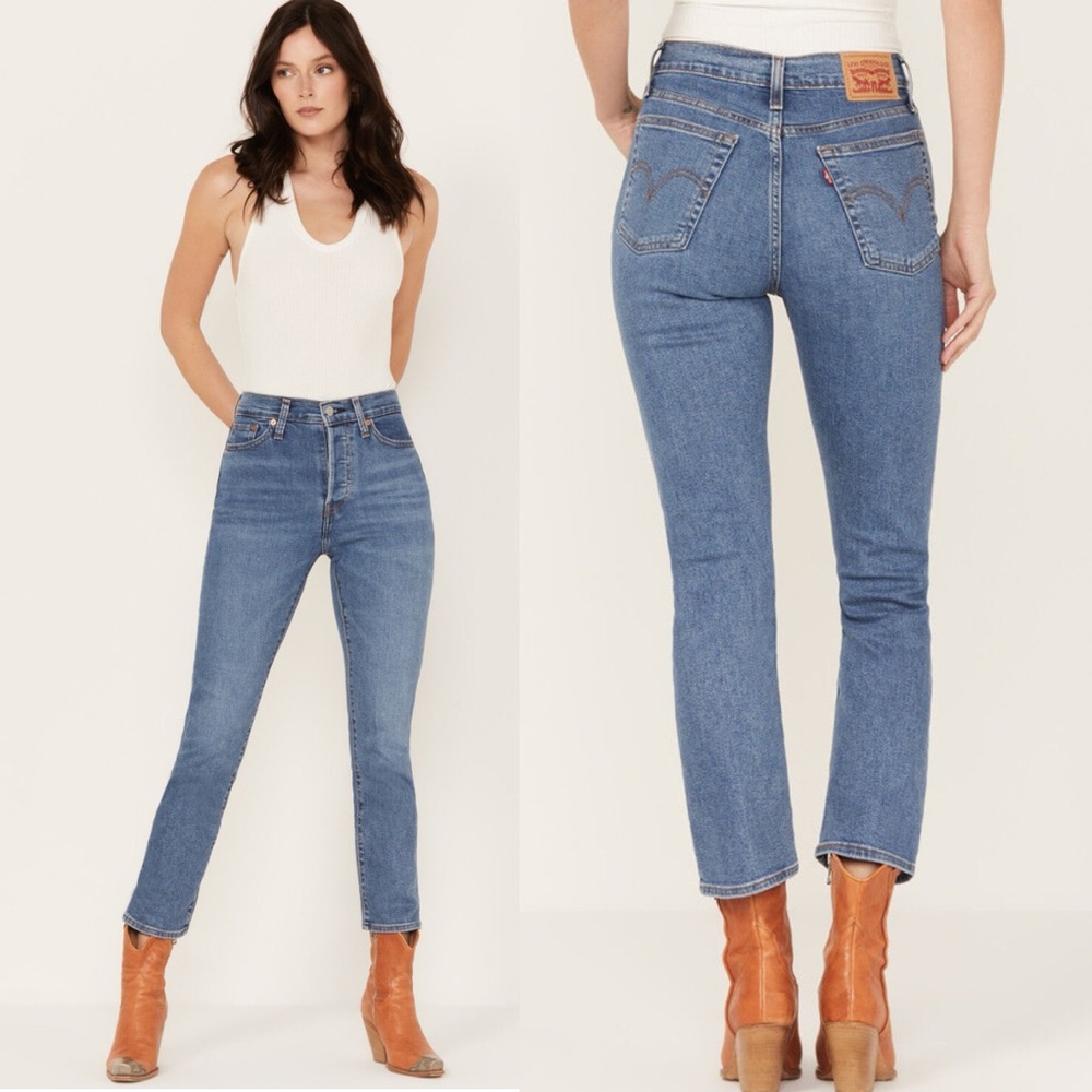 Levi's Women's Straight Leg Jeans in Medium Blue